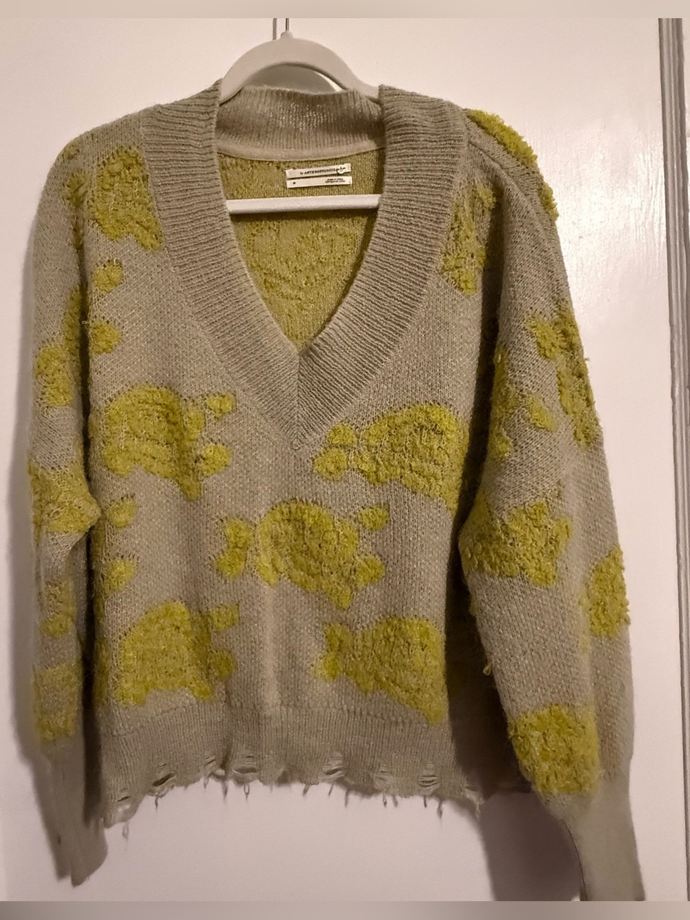 Anthropologie Lucila Sweater, size medium, raw hem